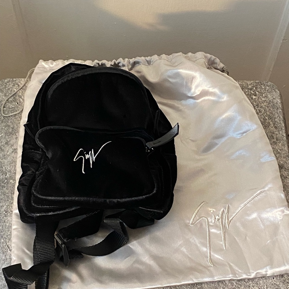 Authentic backpack - Picture 3 of 3
